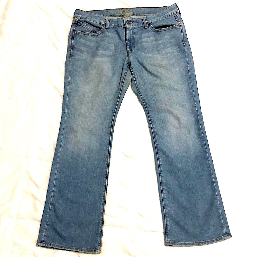 Old navy style womens pants called The Diva